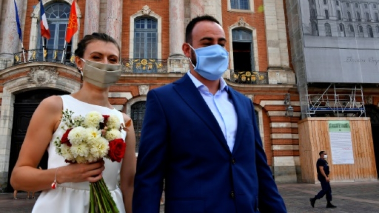 Vaste blague ou seule solution: Toulouse se réveille masquée