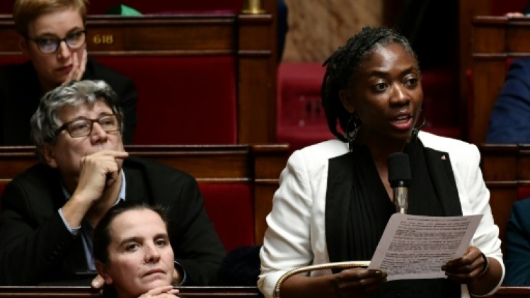 La députée LFI Obono en esclave dans Valeurs Actuelles: condamnation jusqu'à Macron