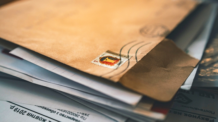 enveloppe-courrier-timbre-pexels