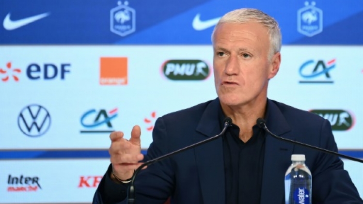 Foot: des bleus chez les Bleus, suspendus aux blessures