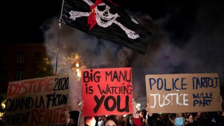 Macron très choqué par le passage à tabac d'un homme noir par des policiers