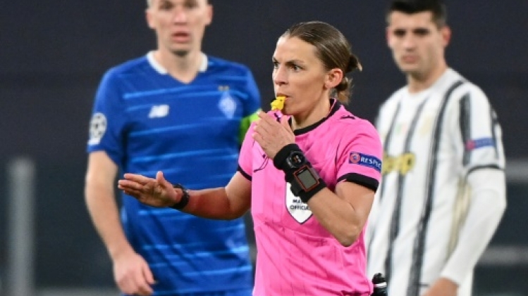 Foot: Edina Alves, pionnière de l'arbitrage féminin au Mondial des clubs