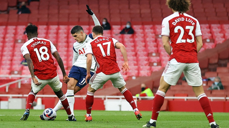 Erik Lamela (Tottenham) marque un but en coup du foulard contre Arsenal (vidéo)