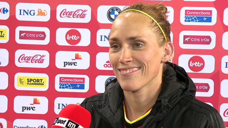 Janice Cayman a égalé le nombre de sélections chez les Red Flames: Ce n'est que du bonheur (vidéo)