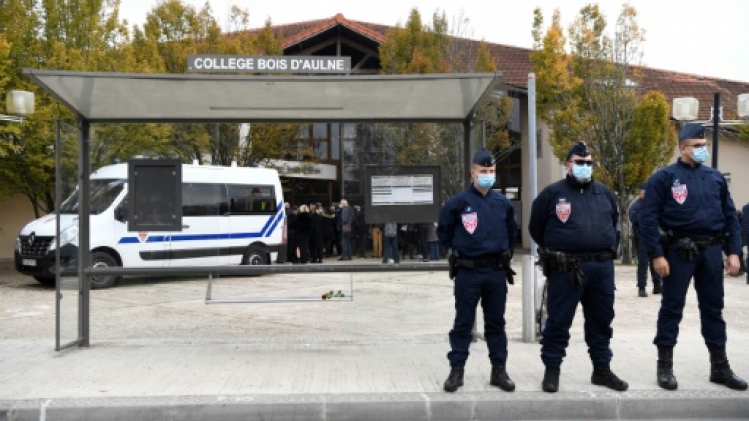 Quatre ans après l'assassinat de Samuel Paty, le traumatisme toujours présent à Conflans-Sainte-Honorine