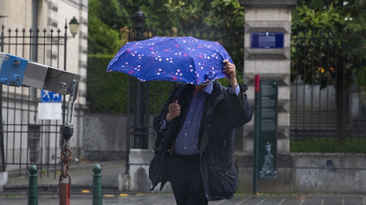 homme-parapluie