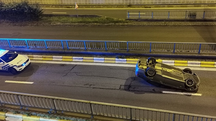 voiture-retournee-ring-charleroi-630c