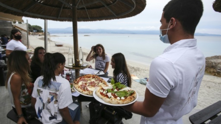 Souplesse pour le pass sanitaire des salariés des cafés et restaurants, annonce Attal