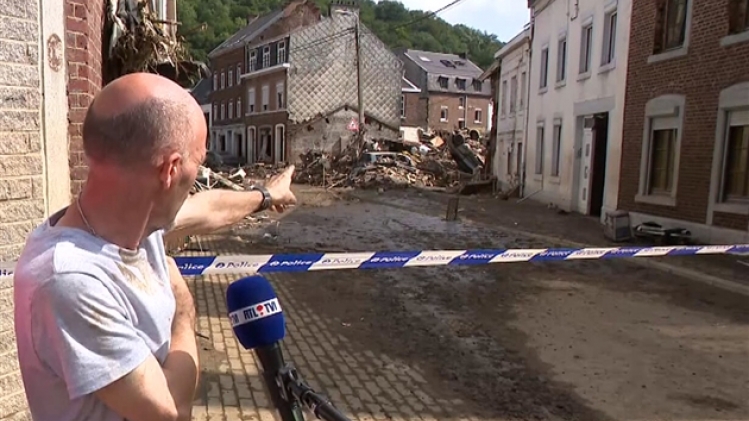 constat-maison-pointe-doigts