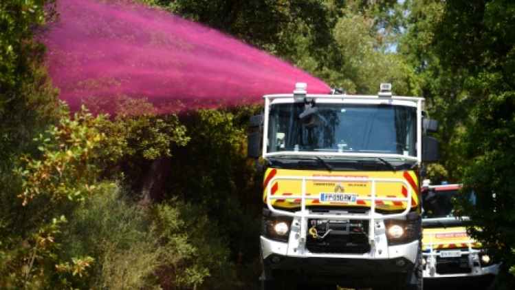 L'incendie du Var fixé mais pas éteint, vigilance face à un week-end à risque