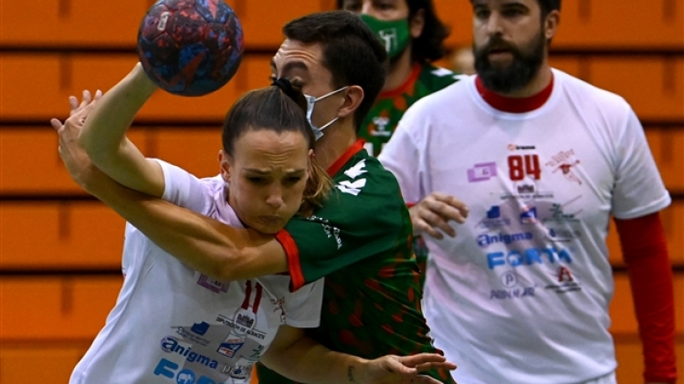 0mireia-rodriguez-handball-choc