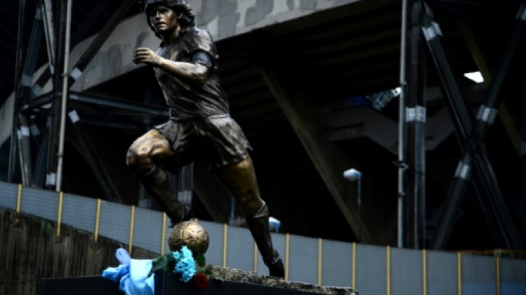 Maradona un an après: de l'Argentine à Naples, le génie D10S commémoré, statufié