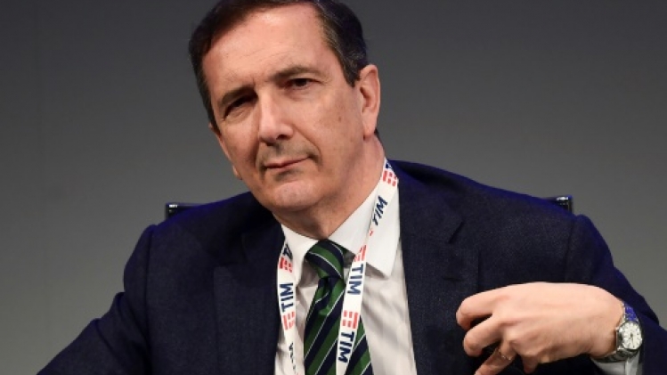 Telecom Italia perd son patron et va examiner l'offre de KKR