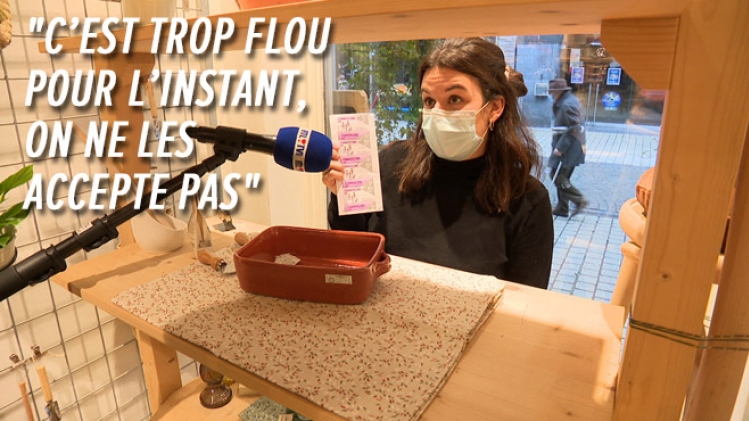 Les Liégeois ont reçu 20 euros de chèques cadeaux, mais seuls 5% des magasins les acceptent: Un cadeau empoisonné?, se demande Matthias