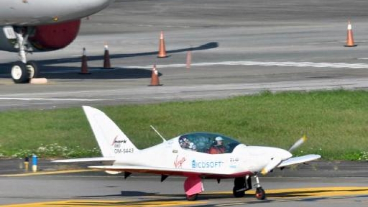 La pilote belge Zara Rutherford a atterri à Francfort, avant son retour à Courtrai jeudi