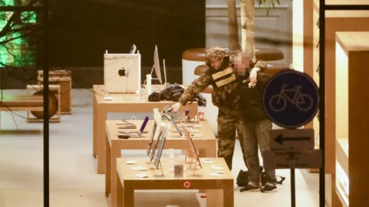 Fin de la prise d'otage à Amsterdam, l'homme armé est maîtrisé