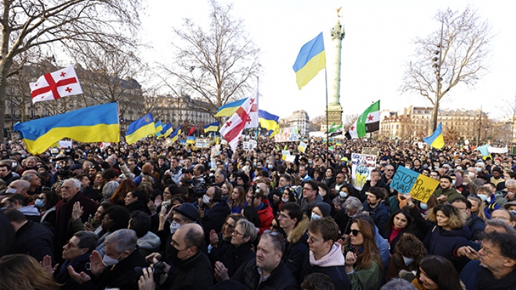 0paris manifestation ukraine russie rtlinfo