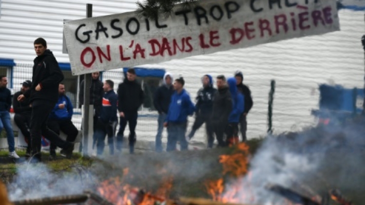 Prix des carburants: les dépôts pétroliers de Brest et Lorient bloqués