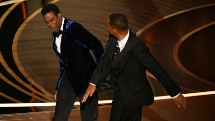 Une gifle aux Oscars: Will Smith frappe Chris Rock sur scène