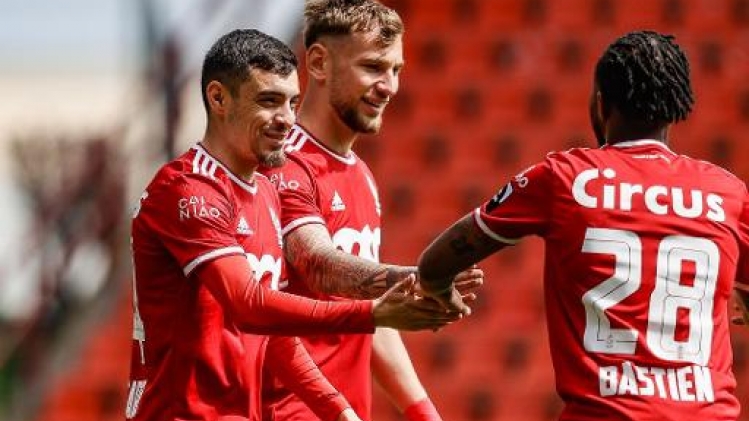 Le Standard bat Virton en amical, partage entre Courtrai et Ostende