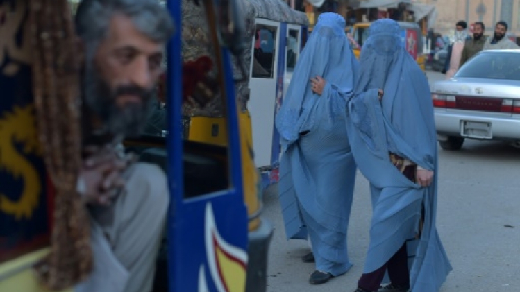 Afghanistan: le chef suprême ordonne aux femmes de porter un voile intégral en public