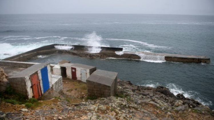Finistère: la famille emportée par une vague pêchait sur la digue