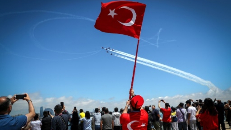 La Turquie exhibe ses drones de combat en Azerbaidjan