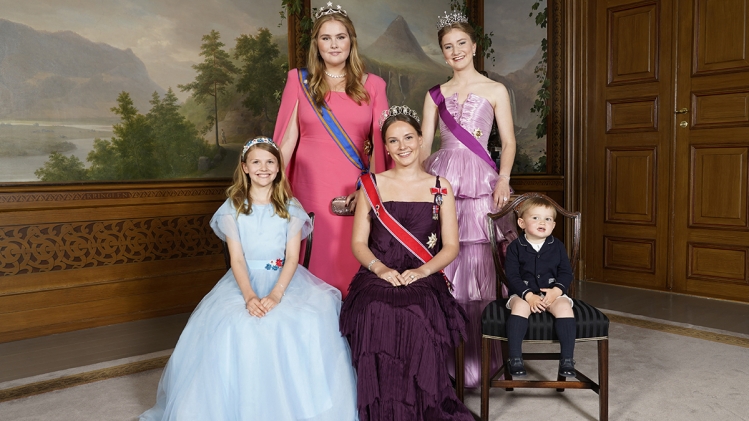 La princesse Elisabeth fait sensation dans une robe originale pour