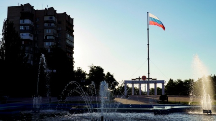 Ukraine: six morts dans une frappe russe dans l'est, l'UE prépare plus de sanctions contre Moscou