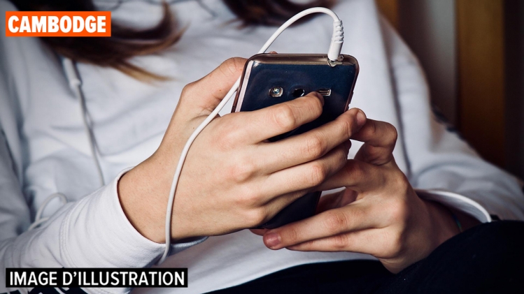 woman-g2ac5638af_1920