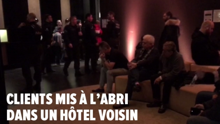 Tous les dimanches, de 11h00 à 13h00, Christophe et ses chroniqueurs reçoivent les personnalités (politiques, artistiques, sportives, …) qui font l’actu. Analyses, coups de gueule et coups de coeur : c’est le rendez-vous incontournable du week-end pour décrypter l’actualité avec un seul crédo : On vous dit tout, vous faites l’actu avec nous, sans prise de tête.