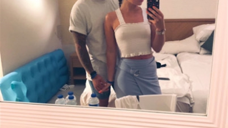 Les temps sont durs pour les candidats à la présidentielle française... Alors que François Fillon, acculé par les affaires et mis en examen, refuse de faire un pas de côté, Emmanuel Macron, candidat d'En Marche!, a reçu un oeuf en pleine tête, lancé d'une certaine distance, au salon de l'Agriculture.