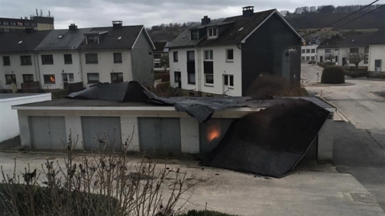 Les joueurs du club de mini-foot S.C.O.R. de Fosses-la-Ville sont dans une situation délicate. Les douches du centre sportif où ils s'entraînent sont inutilisables depuis plus de trois mois à cause de la présence de légionelle.