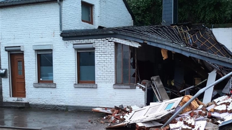 Ce curé pédophile avait écopé d'une peine de 3 ans de prison ferme condamné en Belgique. Ilvient d’être arrêté en Suisse où il a profité d'un incroyable problème de communication entre les deux pays pour éviter de purger sa peine.