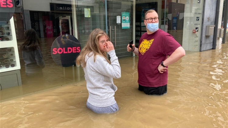 Le Conseil National de Sécurité, qui réunit les dirigeants fédéral et régional, discute depuis 9h ce matin et sur base des recommandations des experts, de l'instauration de nouvelles mesures de déconfinement à partir du 1er juillet. Celles-ci ont été annoncées par la Première ministre à 14h lors d'une conférence de presse.