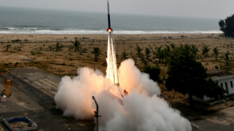 Inde: lancement réussi de la première fusée spatiale privée