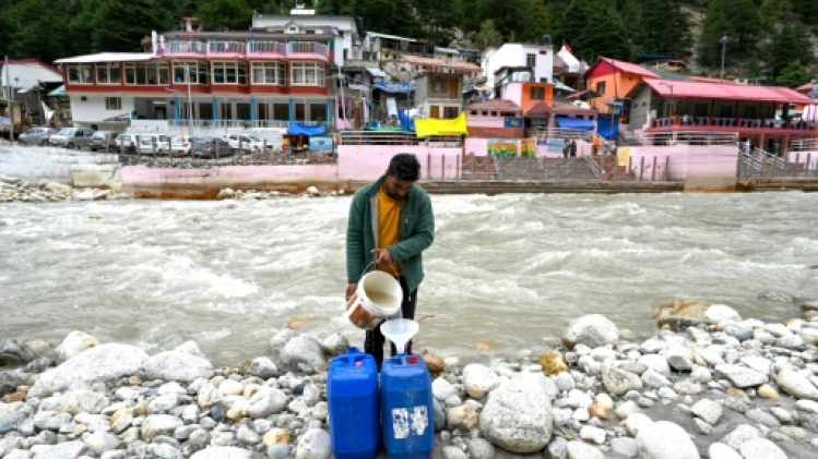 Inde: la source du Gange embouteillée et livrée à domicile