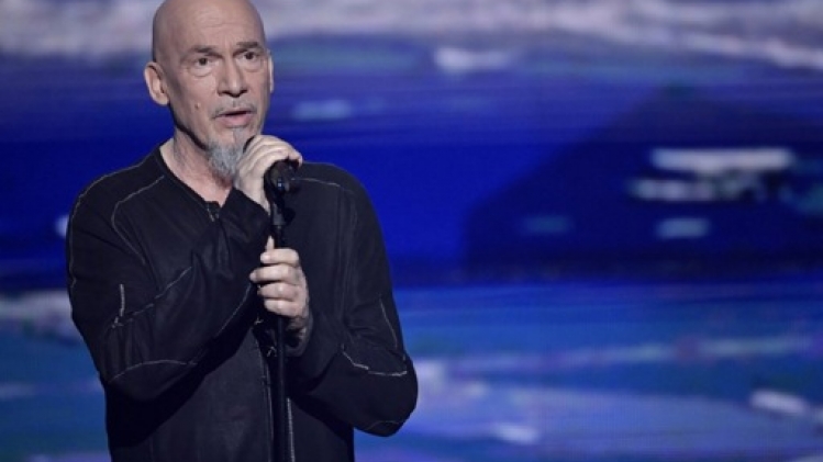 Le chanteur français Florent Pagny sur scène après un traitement pour un cancer
