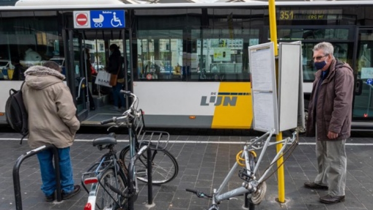 De Lijn regroupe ses bus ralliant Bruxelles sous la lettre R