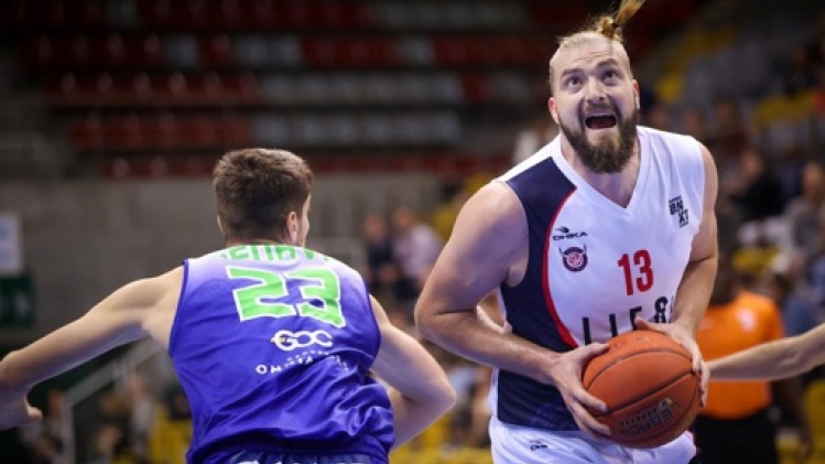 Justin Kohajda reste au Brussels jusqu'en fin de saison