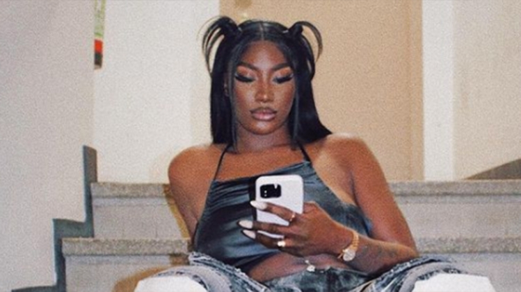 Instagram Aya Nakamura