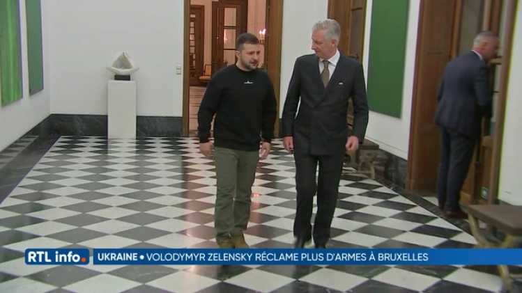 Le président ukrainien a été reçu par le Roi Philippe lors de sa visite à Bruxelles. Une journée chargée pour Volodimir Zelensky qui a tenté de convaincre auparavant ses alliés européens de fournir encore plus d'aide militaire à son pays.