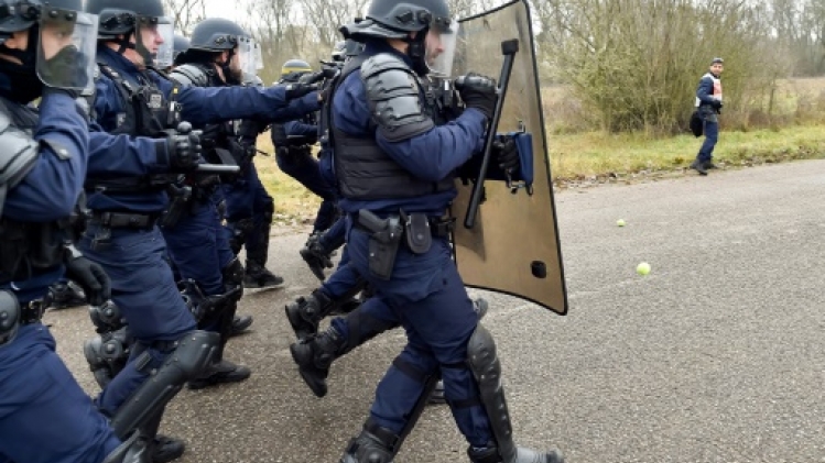 A Metz, les CRS se battent entre eux pour s'entraîner
