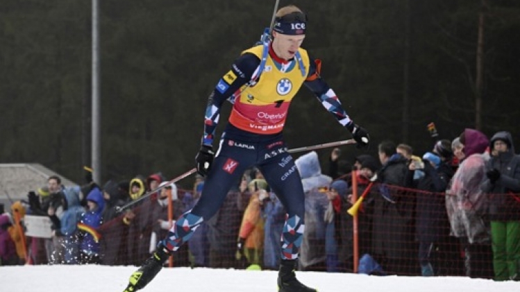 Johannes Boe gagne la poursuite de Nove Mesto et égale un record, Florent Claude 10e