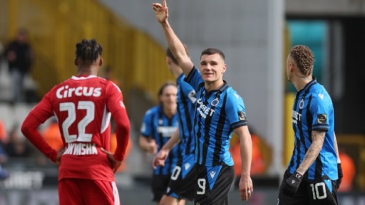 Le Club de Bruges bat le Standard 2-0 et reste quatrième
