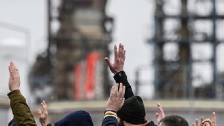 Blocage des expéditions de pétrole dans la plus grande raffinerie de France