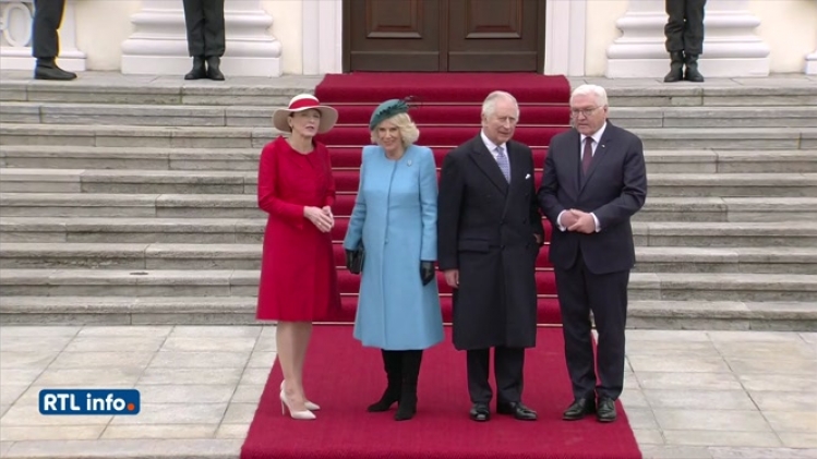 Le souverain britannique et son épouse Camilla auraient dû se rendre en France pour sa première visite d'Etat à l'étranger. Mais le déplacement a été annulé la semaine dernière en raison des manifestations à Paris contre l'adoption de la réforme des retraites.