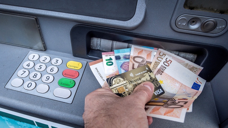 Plus de 200 nouveaux distributeurs automatiques de billets seront installés  en Belgique d'ici fin 2025 | RTL Info