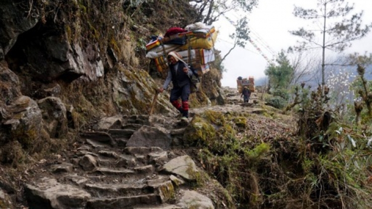 Le Népal interdit les treks sans guide dans l'Himalaya