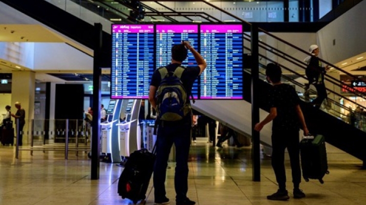 Une grève perturbe les arrivées à l'aéroport de Berlin, des avions décollent à vide